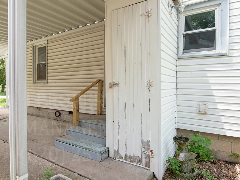 118 W Jackson St — Photo 20