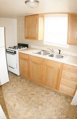4th image of 915 W 14th St