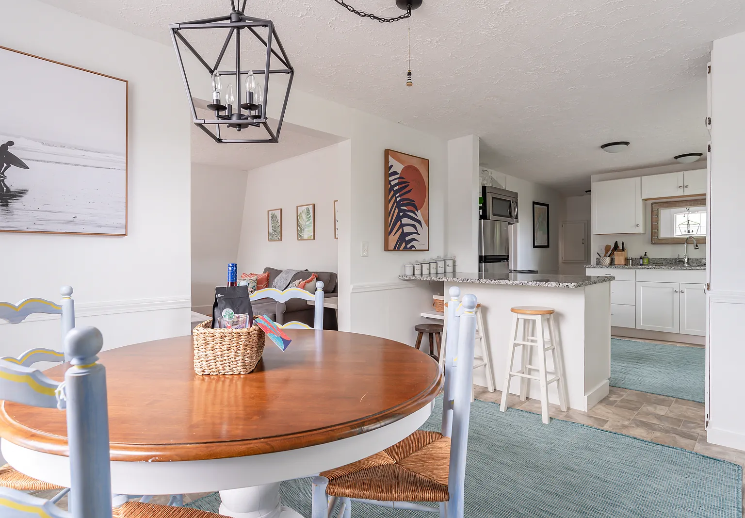 3 bed, 1054 sqft, $3,000 — Photo 3