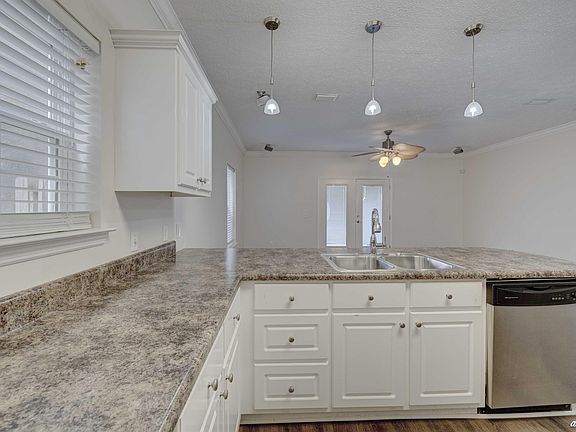 3rd image of 6440 Summer Oak Dr #B