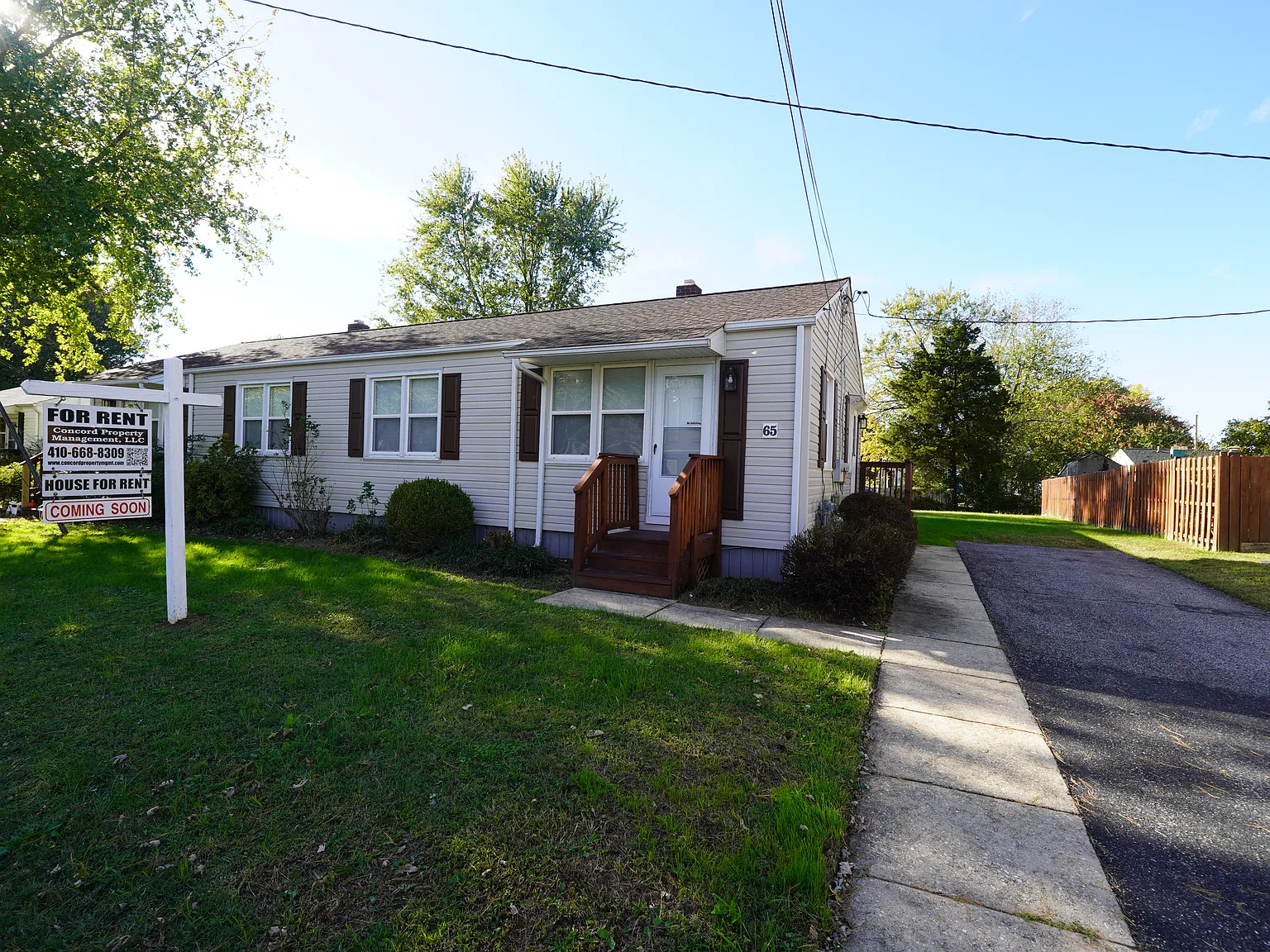 3 bed, 924 sqft, $1,800 — Photo 2