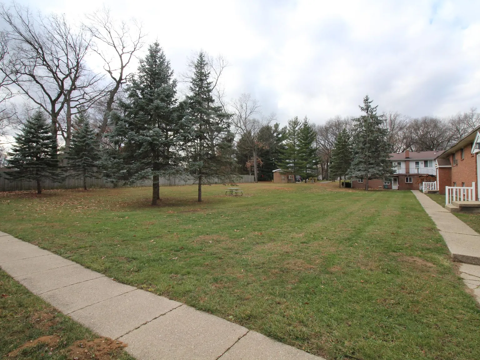 2 bed, 700 sqft, $1,200 — Photo 4