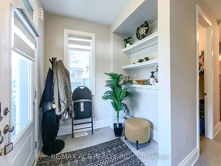 261 Marigold Ct — Photo 4