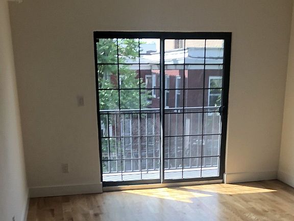 4th image of 141 Woodbine St #2R