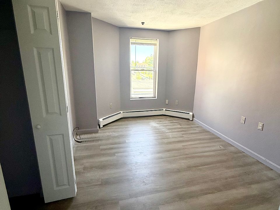 2nd image of 34 Emerson St #11