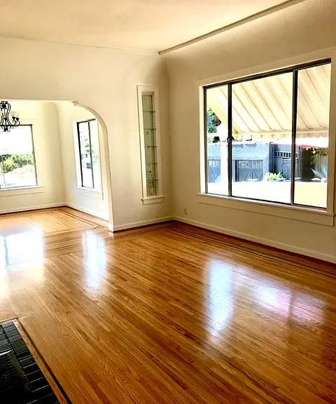 2779 Lakewood Ave — Photo 3