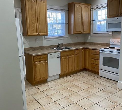 5th image of 56 Earl St #1