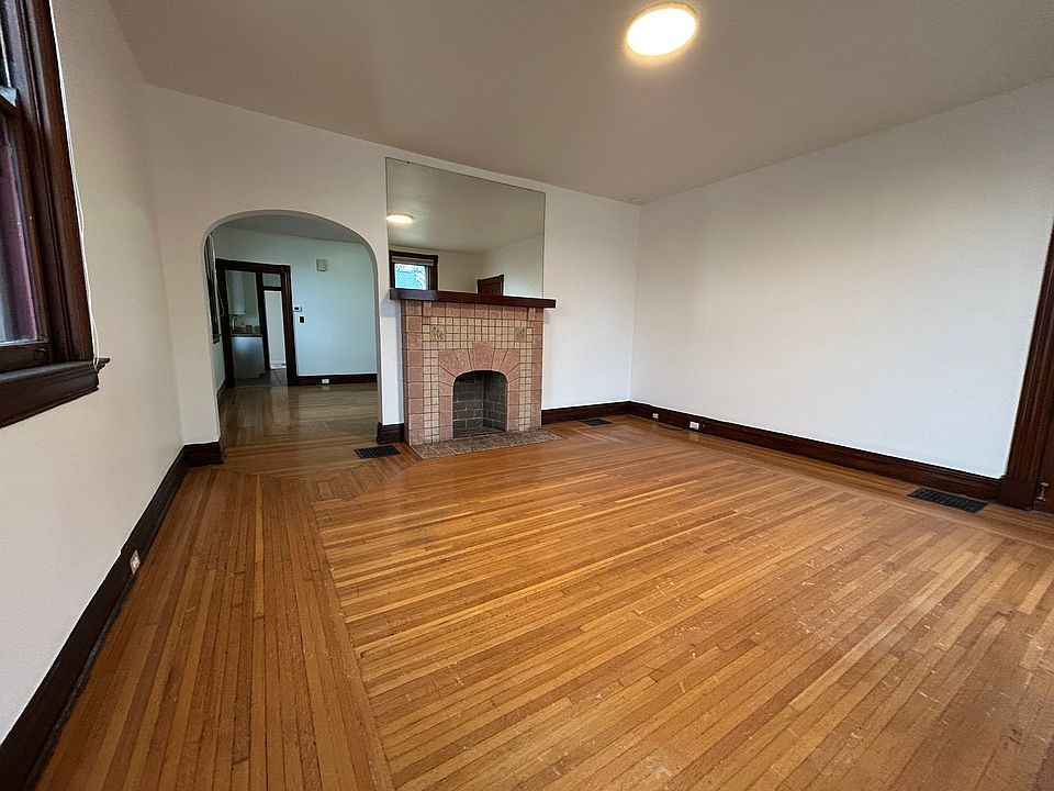 1st image of 200 Kentucky Dr #1