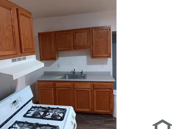 472 Park Ave APT 8, Worcester, MA 01610