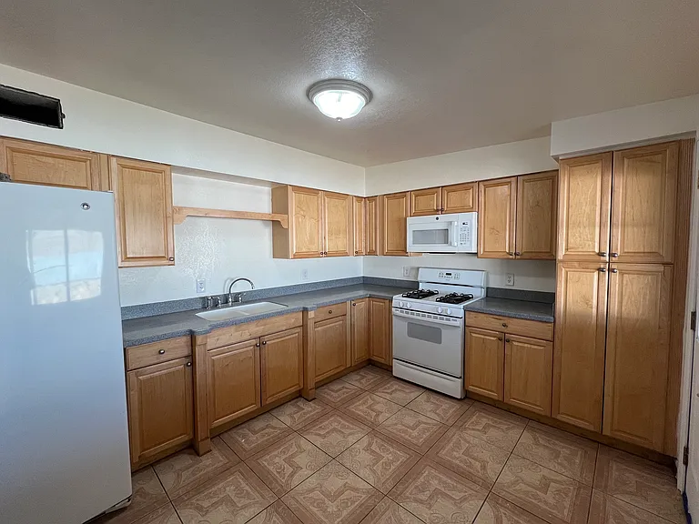 9323 Nottingham Dr — Photo 17