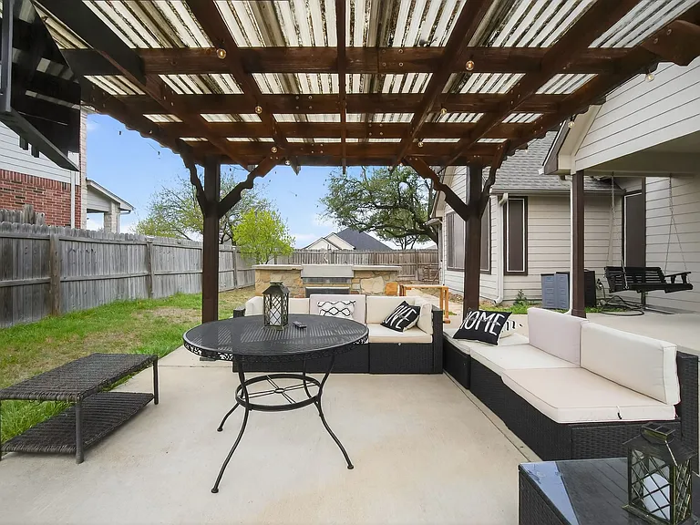 395 Spring Dr — Photo 26