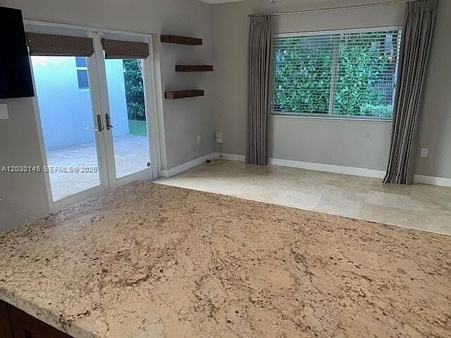 423 Alhambra Cir — Photo 8