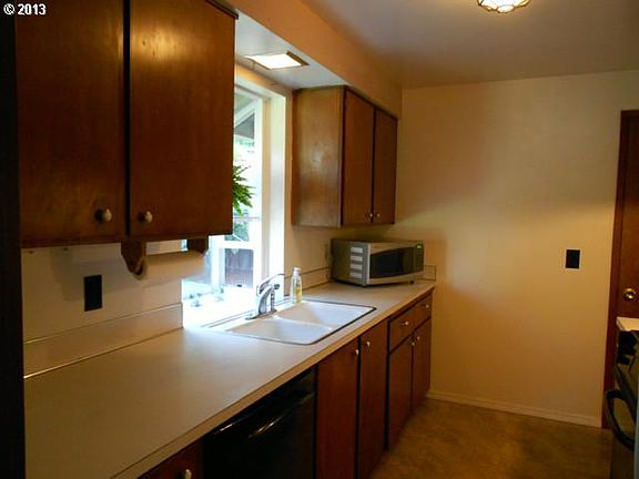 Kitchen w/Newer Dishwasher