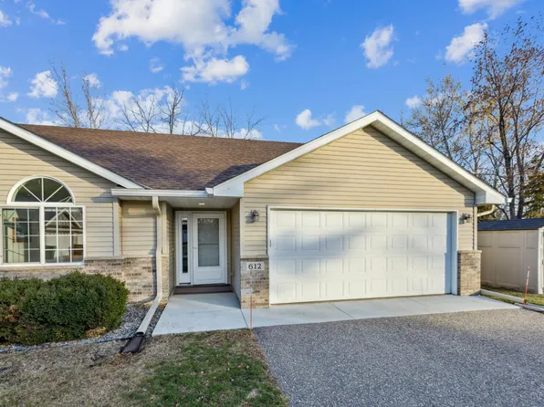 612 Golden Gate Ln, Winsted, MN 55395