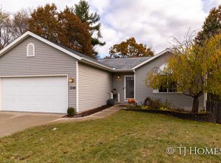 1208 Tamarack Ct, Greenville, MI 48838