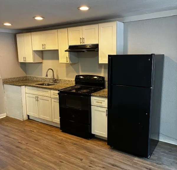 2146 Inwood Ter #7 — Photo 4