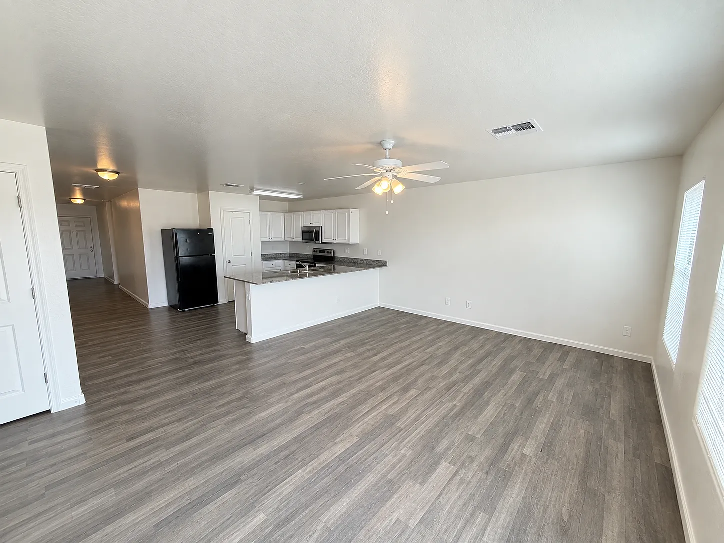 4 bed, 2.0 bath, 1414 sqft, $1,825 — Photo 2