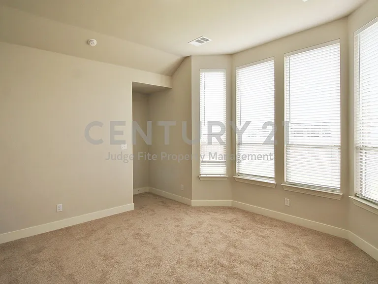 1665 Sheldon Dr — Photo 7
