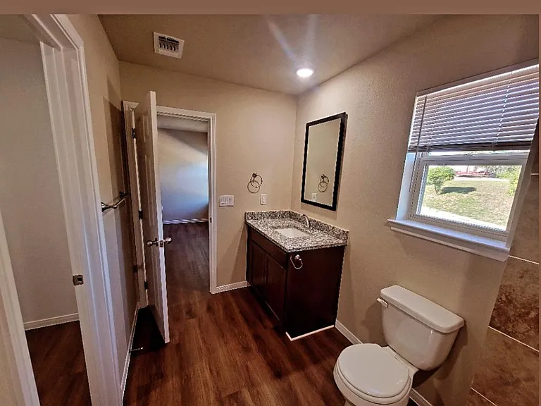 512 Raymond St #B — Photo 25