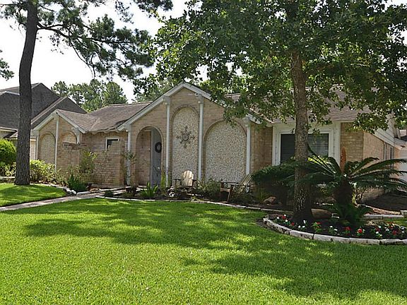 This lovely 4 Bedroom/2.5 Bath/2 Car Detached Garage.  is located near 249, 1960, and 45.