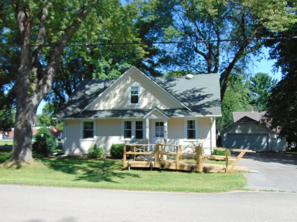 524 Waupaca St, Fremont, WI 54940