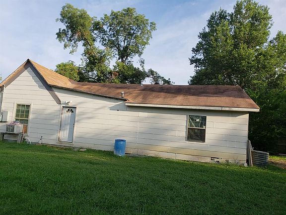 5th image of 2020 Oak St