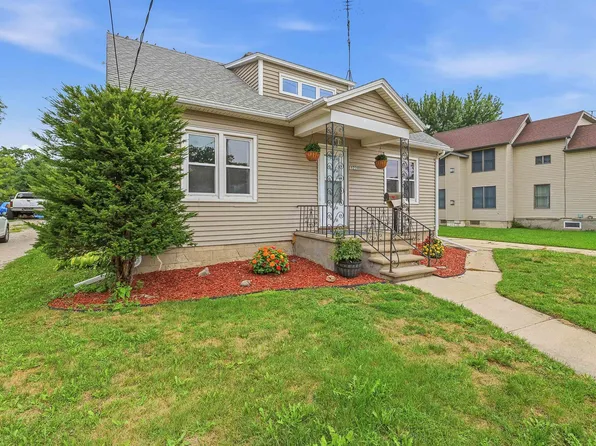 122 E Davis St, Beaver Dam, WI 53916