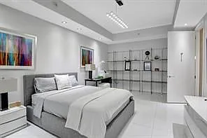3 bed, 3.5 bath, 2721 sqft, $40,000 — Photo 4