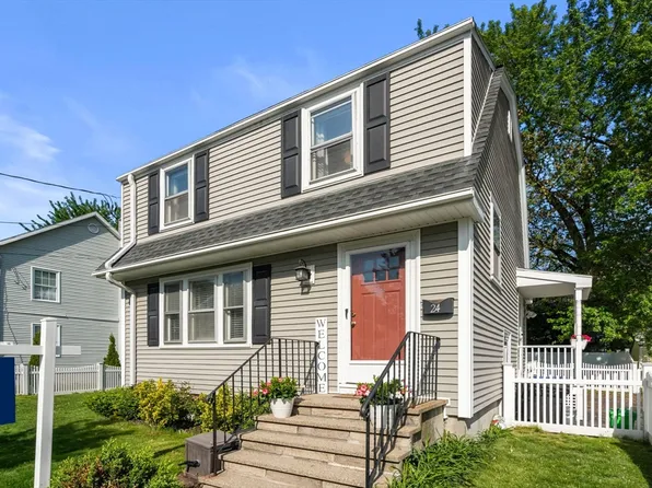 24 Keystone St, West Roxbury, MA 02132
