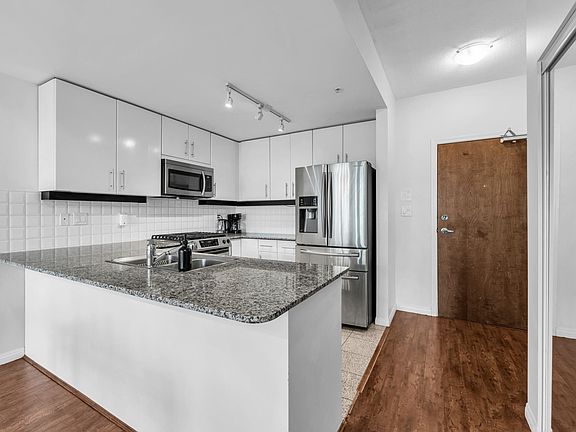 4th image of 100 E Esplanade St #409