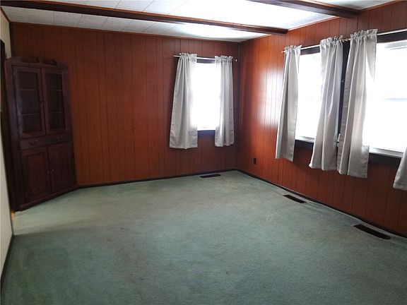 5th image of 111 Meade Dr