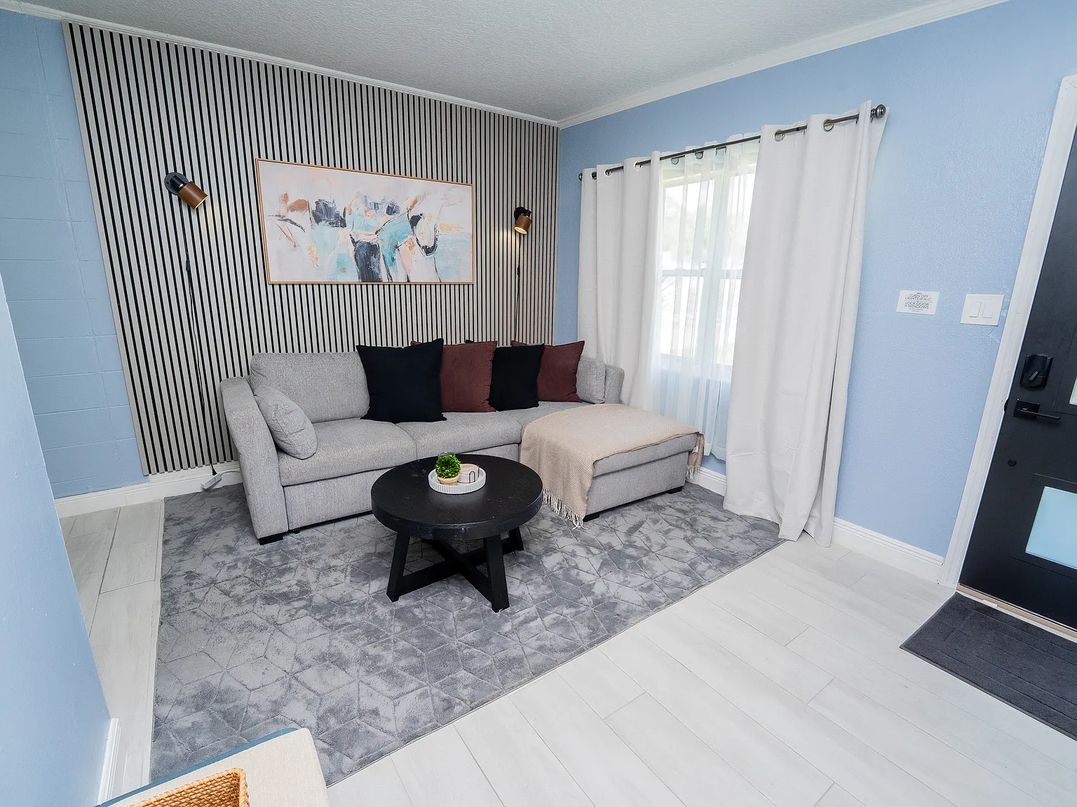 1107 E South St — Photo 4