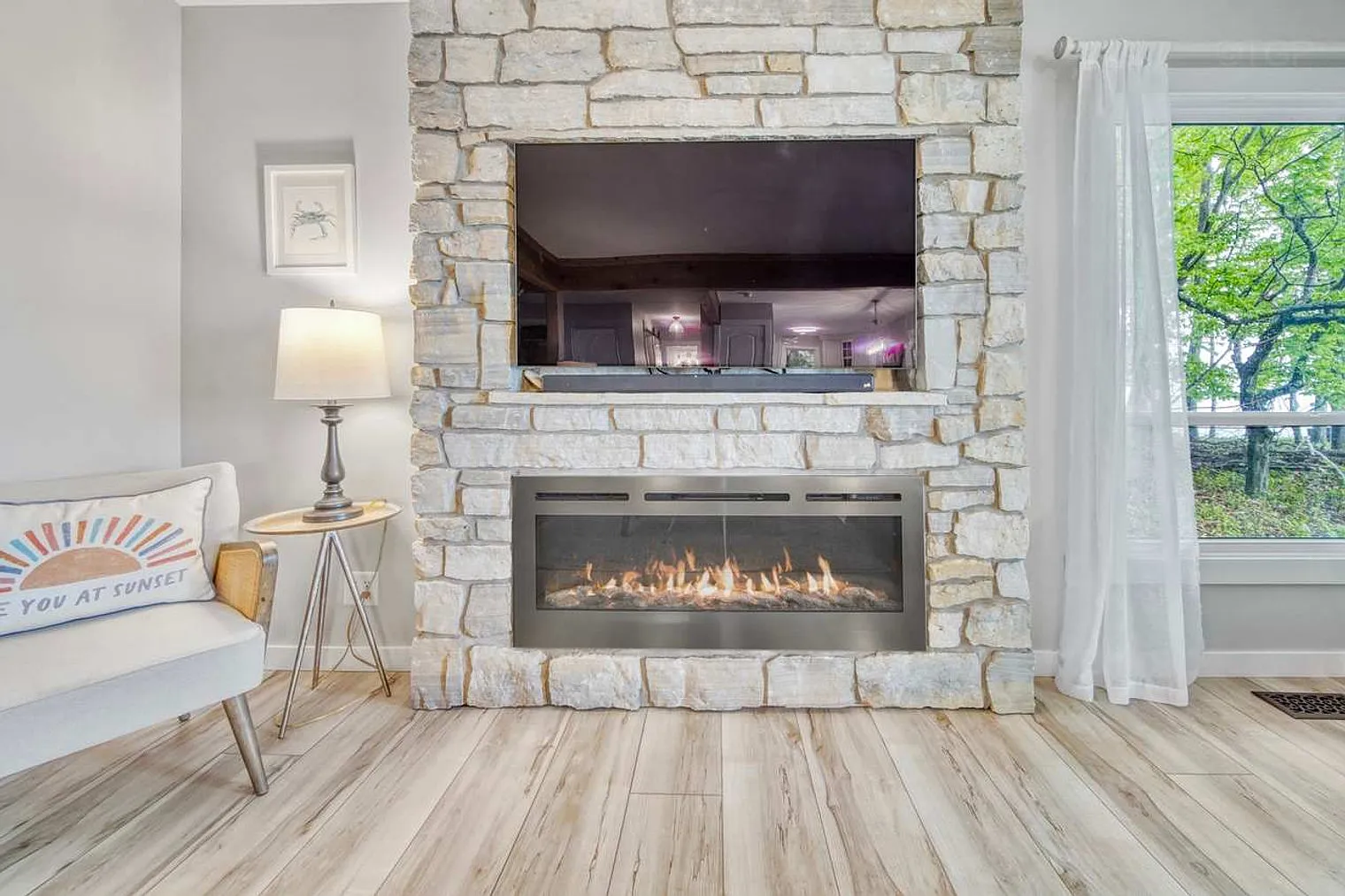 6 bed, 2.0 bath, 1829 sqft, $11,237 — Photo 3