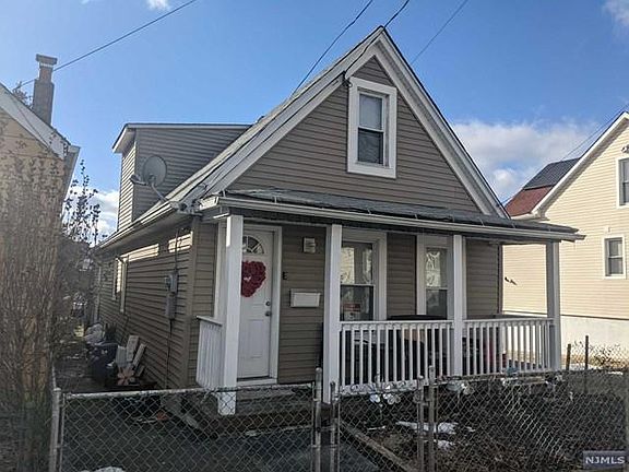 2nd image of 401 River Dr