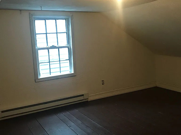 321 Walnut St — Photo 4