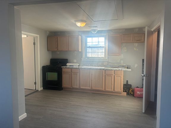 2nd image of 219 Clover Pl #2
