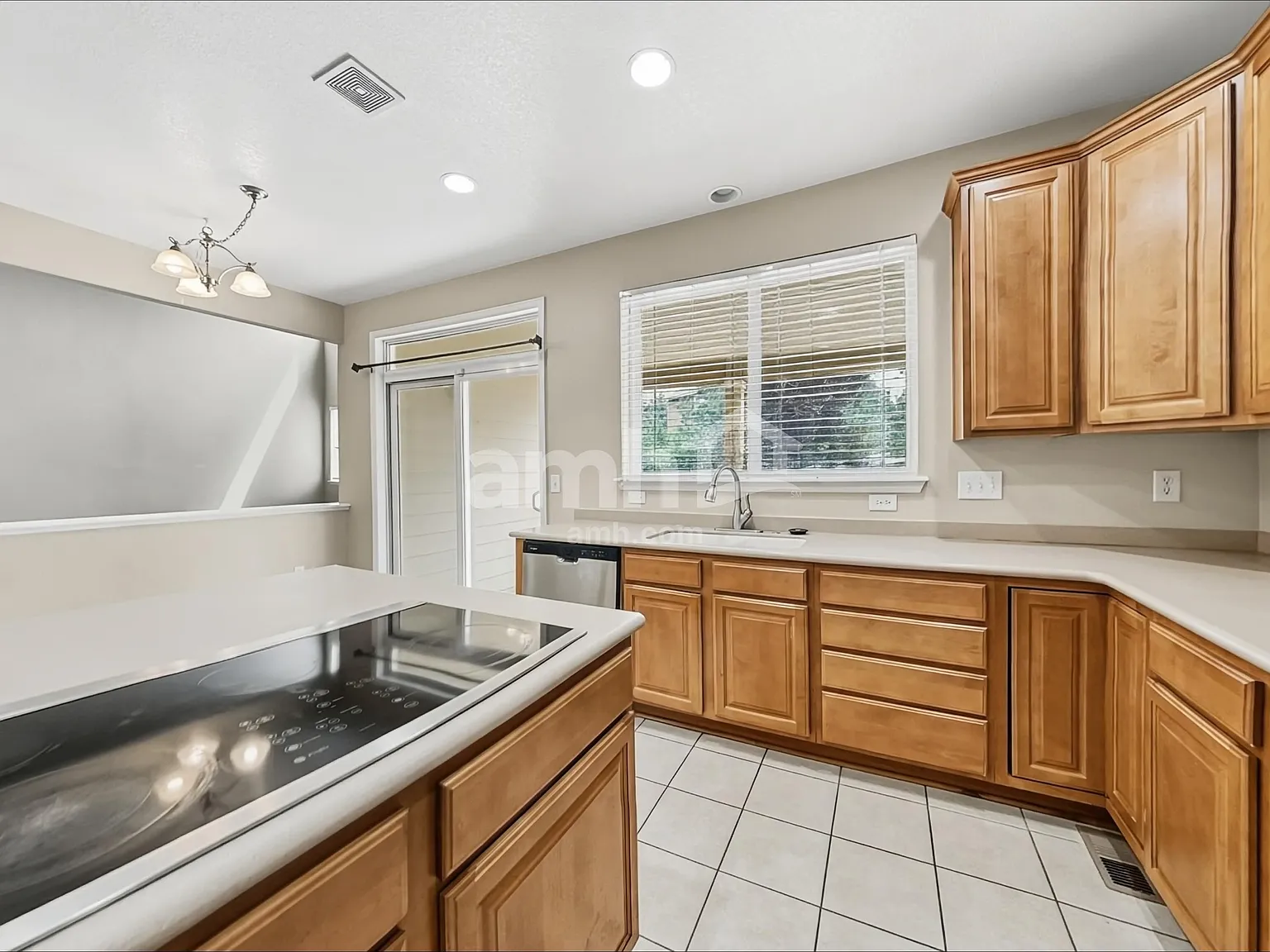 4 bed, 3.0 bath, 3003 sqft, $3,485 — Photo 4