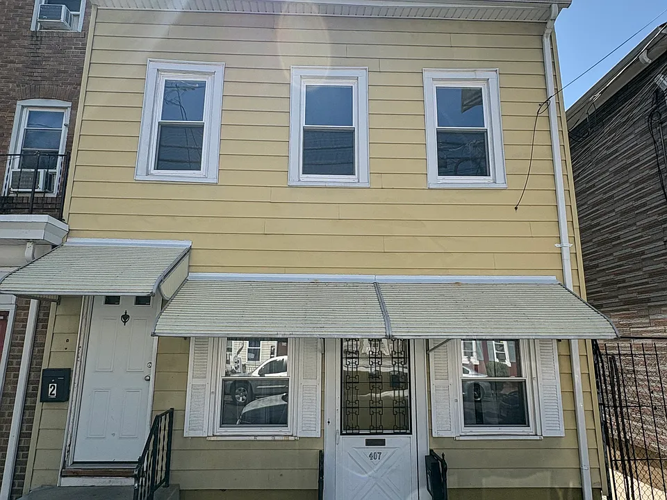 407 Hudson St #2