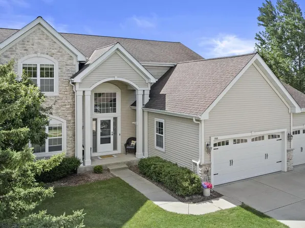 648 Riverwood LANE, West Bend, WI 53095