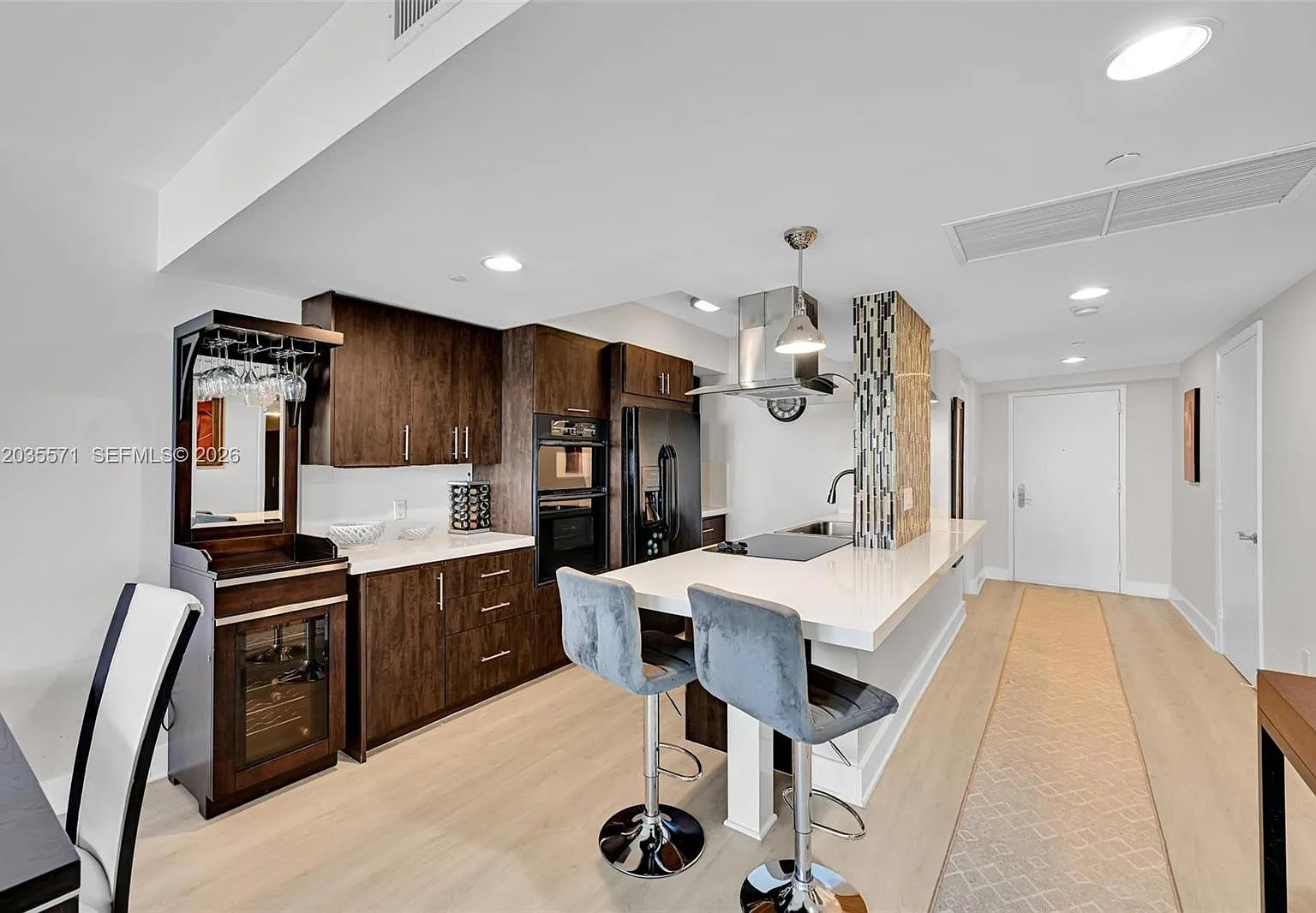 Beach Club Condo — Photo 1
