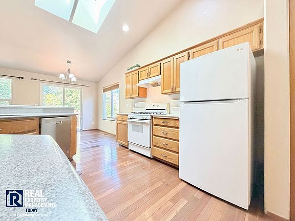 5th image of 3305 48th St NE
