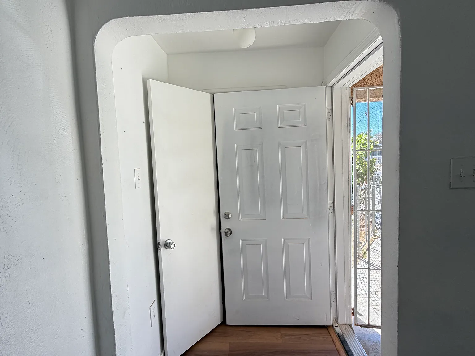2 bed, 857 sqft, $1,800 — Photo 3