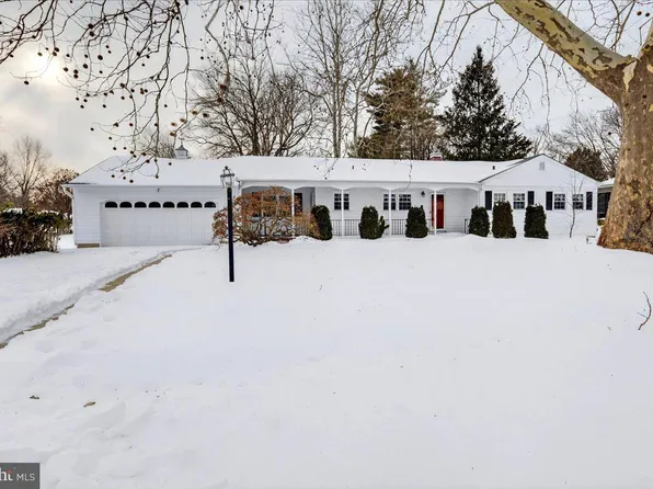 6 Royal Oak Rd, Lawrence Township, NJ 08648