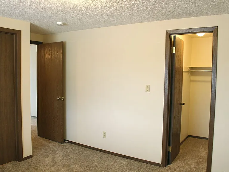 3645 Butternut Dr — Photo 6