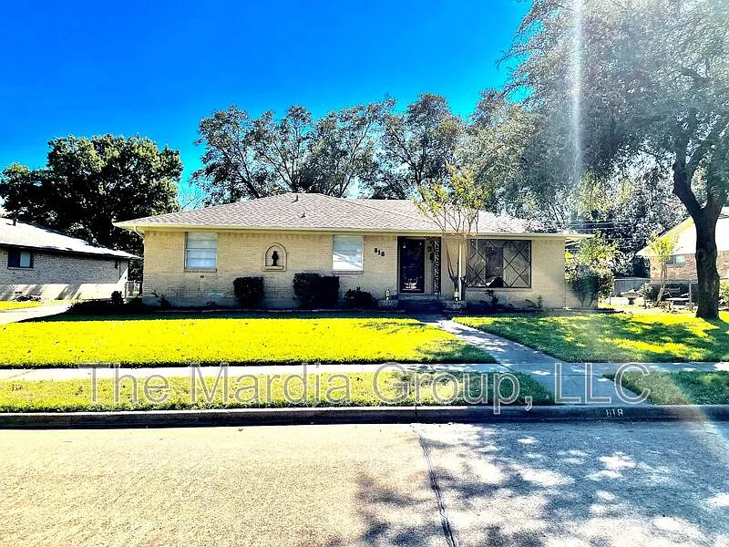 3 bed, 2.0 bath, 1682 sqft, $1,850 — Photo 1