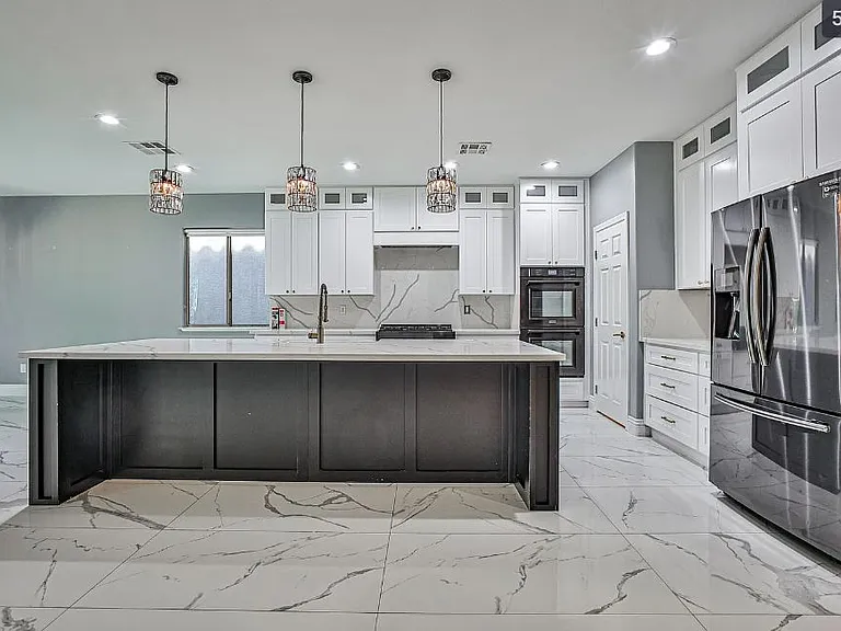 9956 Village Walk Ave — Photo 2