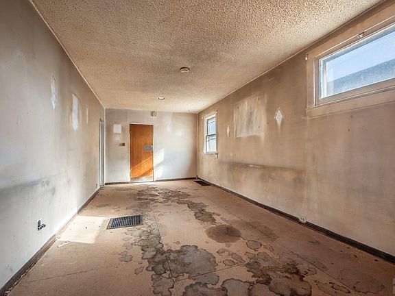 4th image of 1008 Elm St