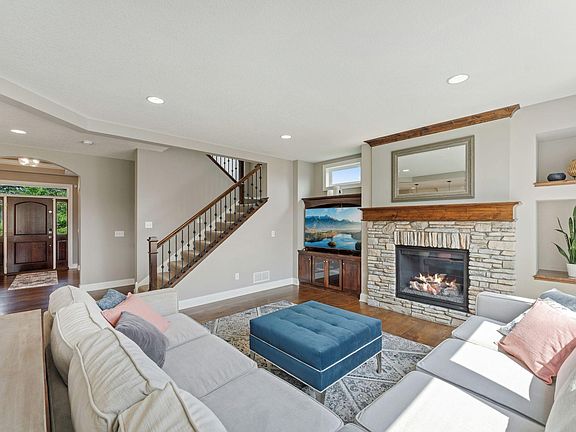 5th image of 10 Crescent Ln