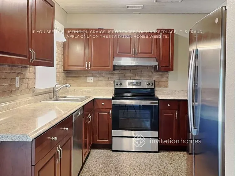 2209 Curtis Dr S — Photo 8