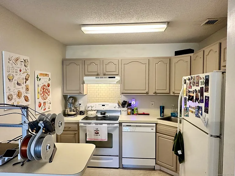 1001 Twin Circle Dr #1001 — Photo 4